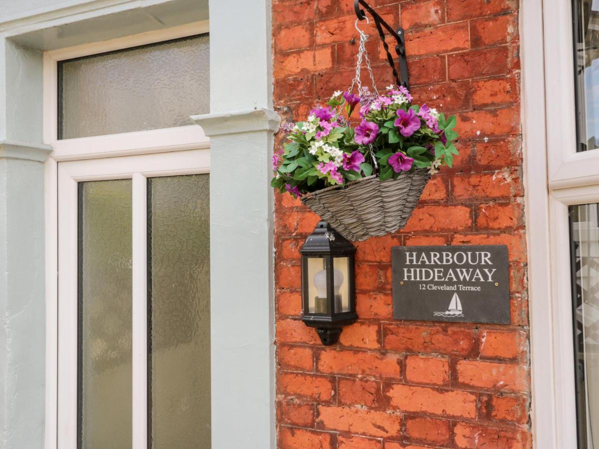 Harbour Hideaway Villa Whitby Exterior photo
