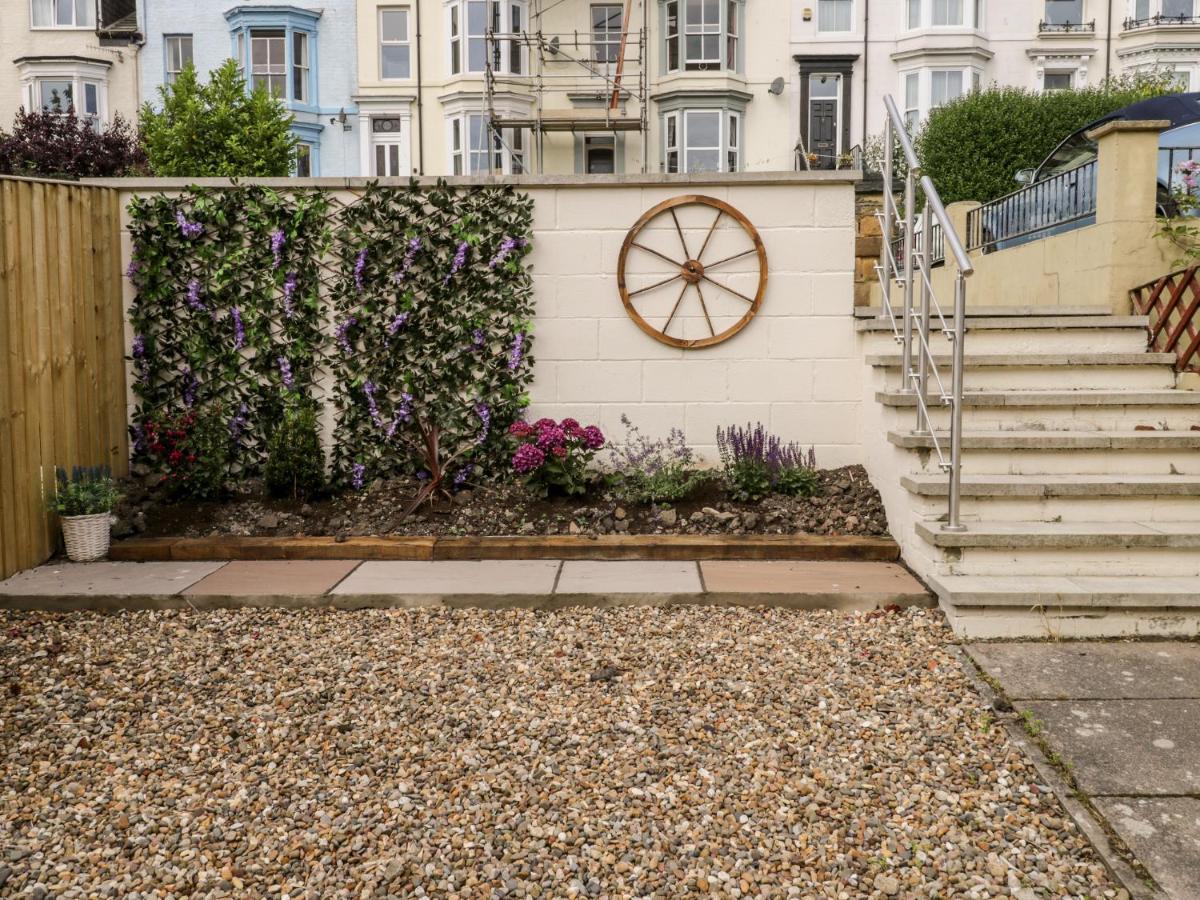 Harbour Hideaway Villa Whitby Exterior photo